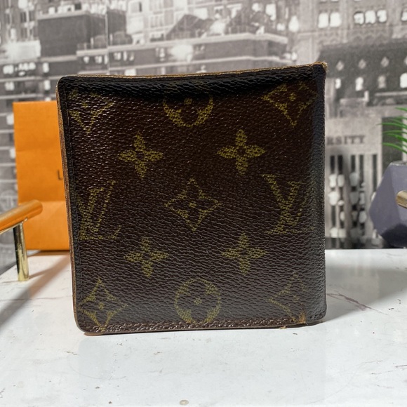Authentic Louis Vuitton Monogram Marco Wallet - Picture 2 of 12